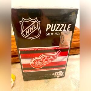 Brand New Sealed In Package Detroit Red Wings NHL Puzzle 150 Piece
